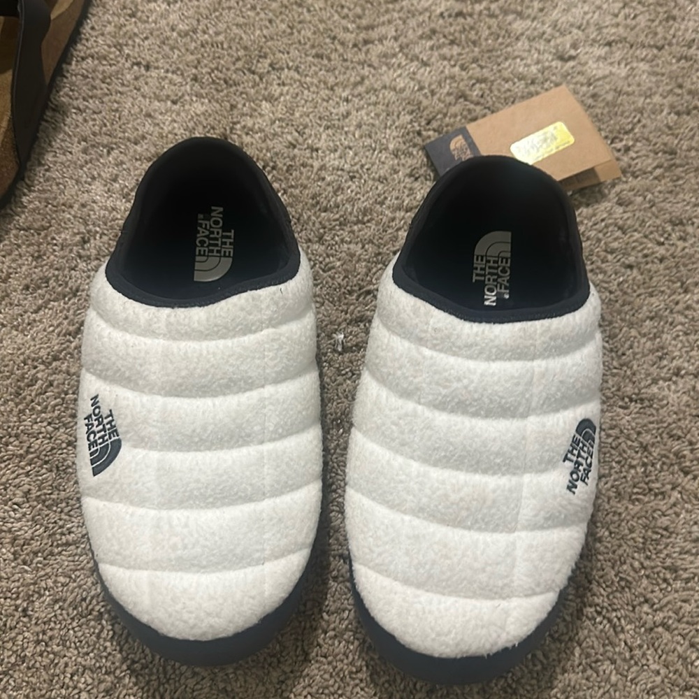 New with tags The North Face slippers.